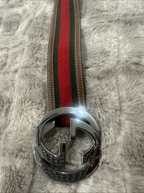 GUCCI Green & Red Striped Leather-Trim Belt with Round GUCCI logo Silver Buckle